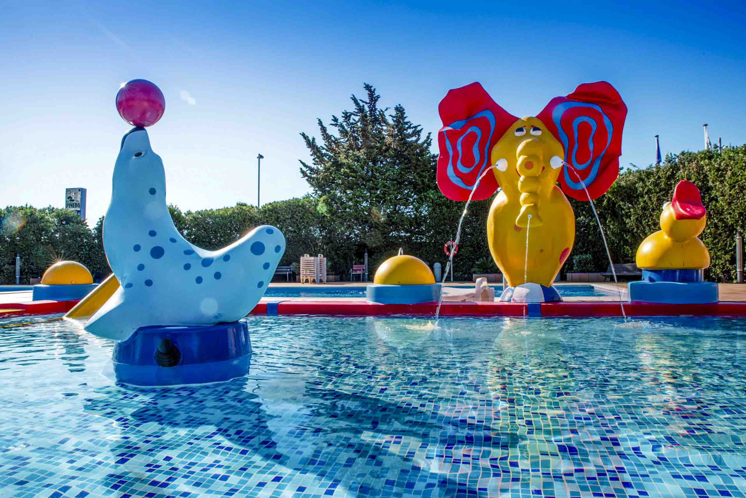 camping avec pataugeoire et jeux pour enfents pres de salou