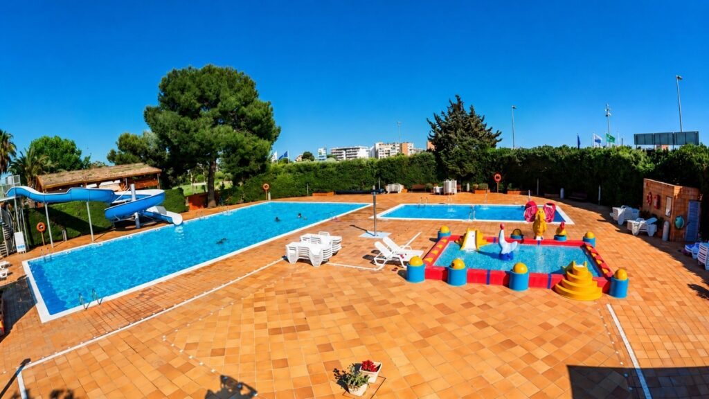 Camping avec piscine et toboggan salou